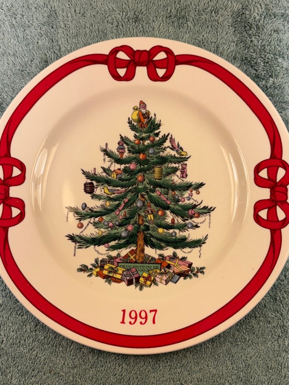 Vintage Spode Christmas Tree 1997 Collector Plate NIB Made in England Red Ribbon